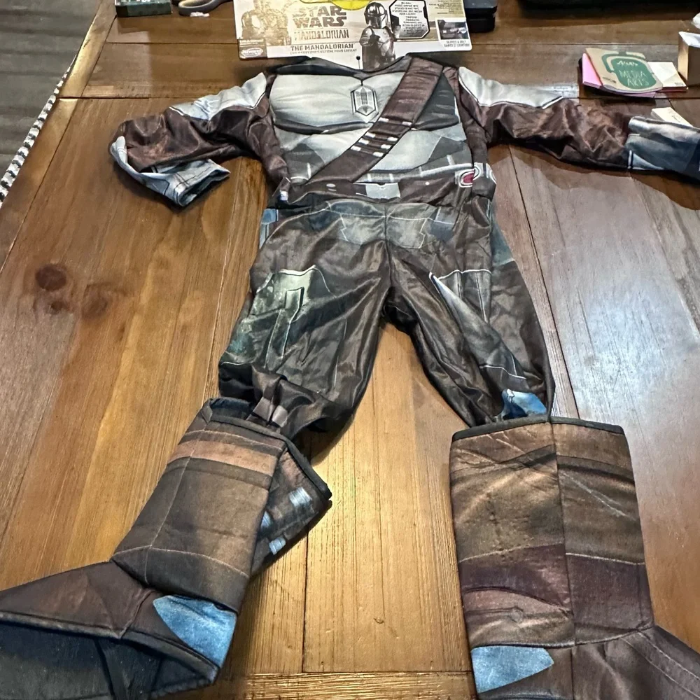 Star Wars Mandalorian child’s Costume - Brown and‎ Silver Size Small 5 6 NWT